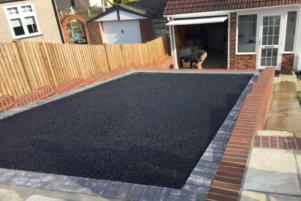 Wallingwells raised tarmacadam drive with picture frame edging